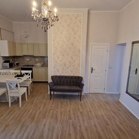 Uvs Central Luxury Apartment Oradea Exterior foto